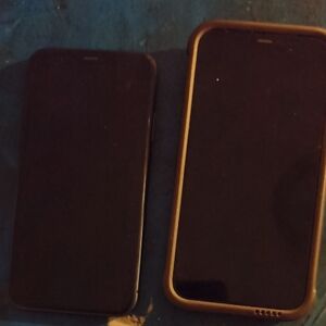 Smartphone Set - Black and Gold